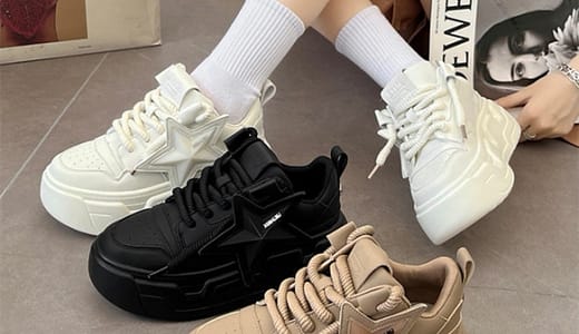 50代女性必見！厚底スニーカーでスタイルアップする方法とは？