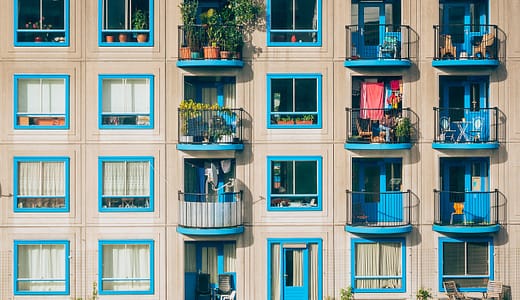 賃貸マンションの壁紙にカビ発生！退去時に高額請求を避けるための対策法とは？