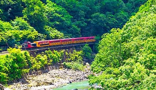 嵐山トロッコ列車の魅力!予約状況を確認してお出かけしよう！