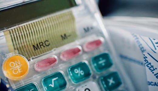 分数計算を電卓でスマートに！4分の1と2分の1を手軽にマスターしよう