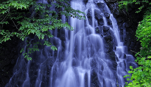 うろこ滝が鬼滅ファンの新たな聖地に？岩手県・浄法寺町ガイド